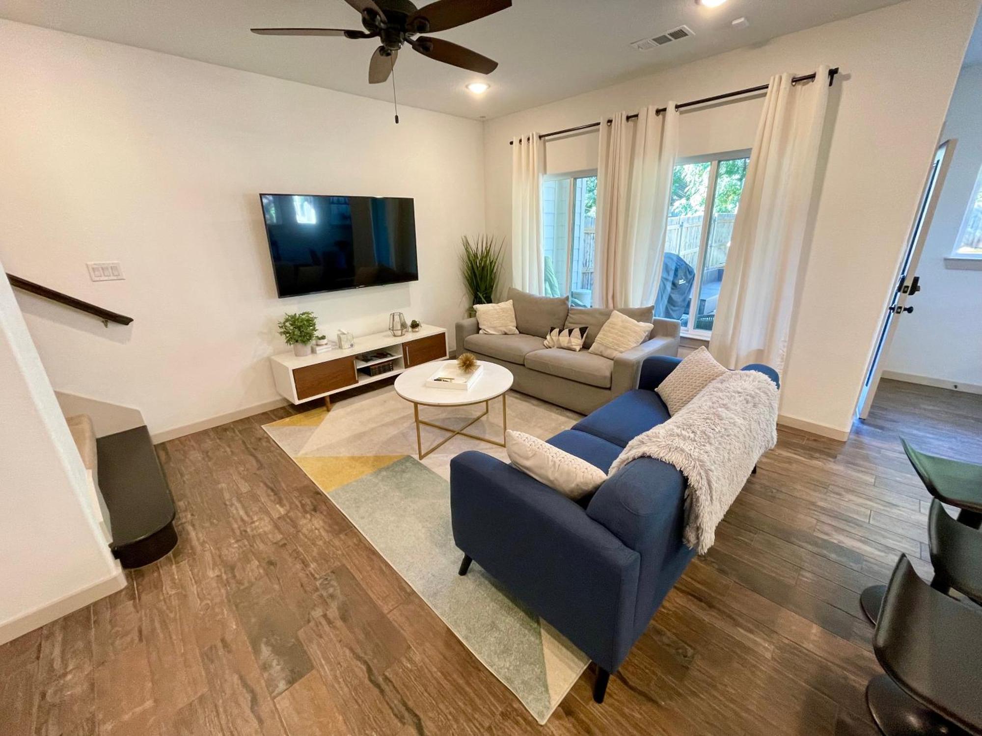 Stylish Townhome Near At&T Stadium, Globe Life, Six Flags & More Arlington Exterior photo